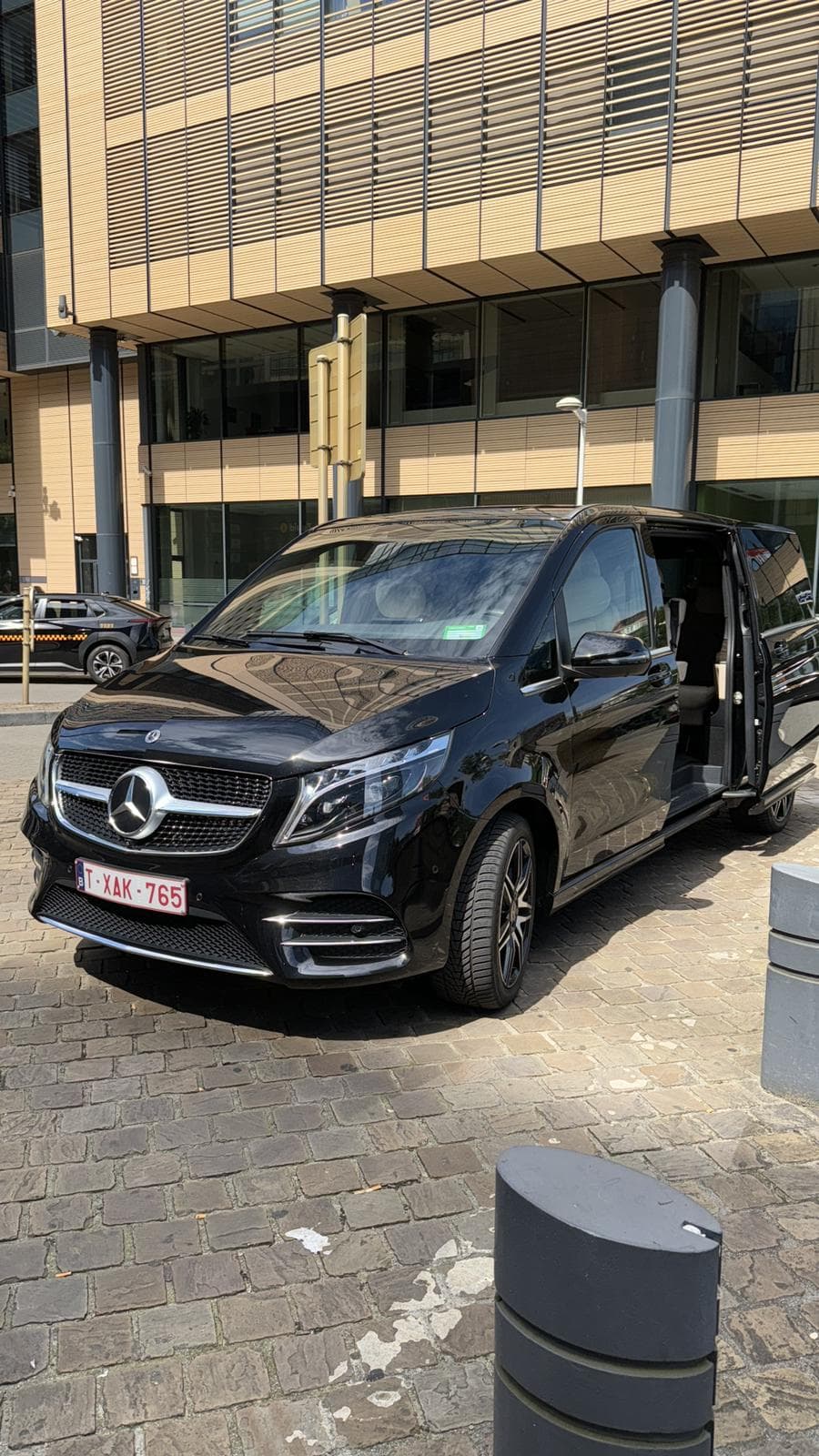 FFGR Belgium V-Class in EU Quarter Brussels — corporate executive transport